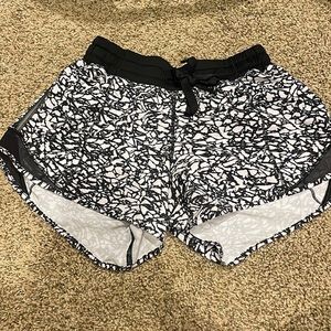 Lululemon Hotty Hot short